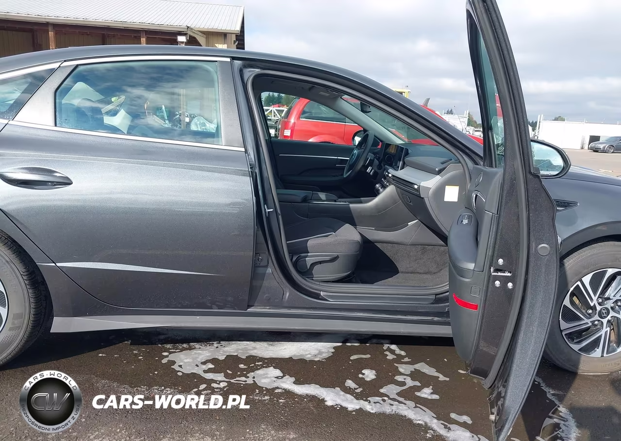 2026 Hyundai Sonata Hybrid Blue VIN:KMHL24JJ4TA157563 - 5