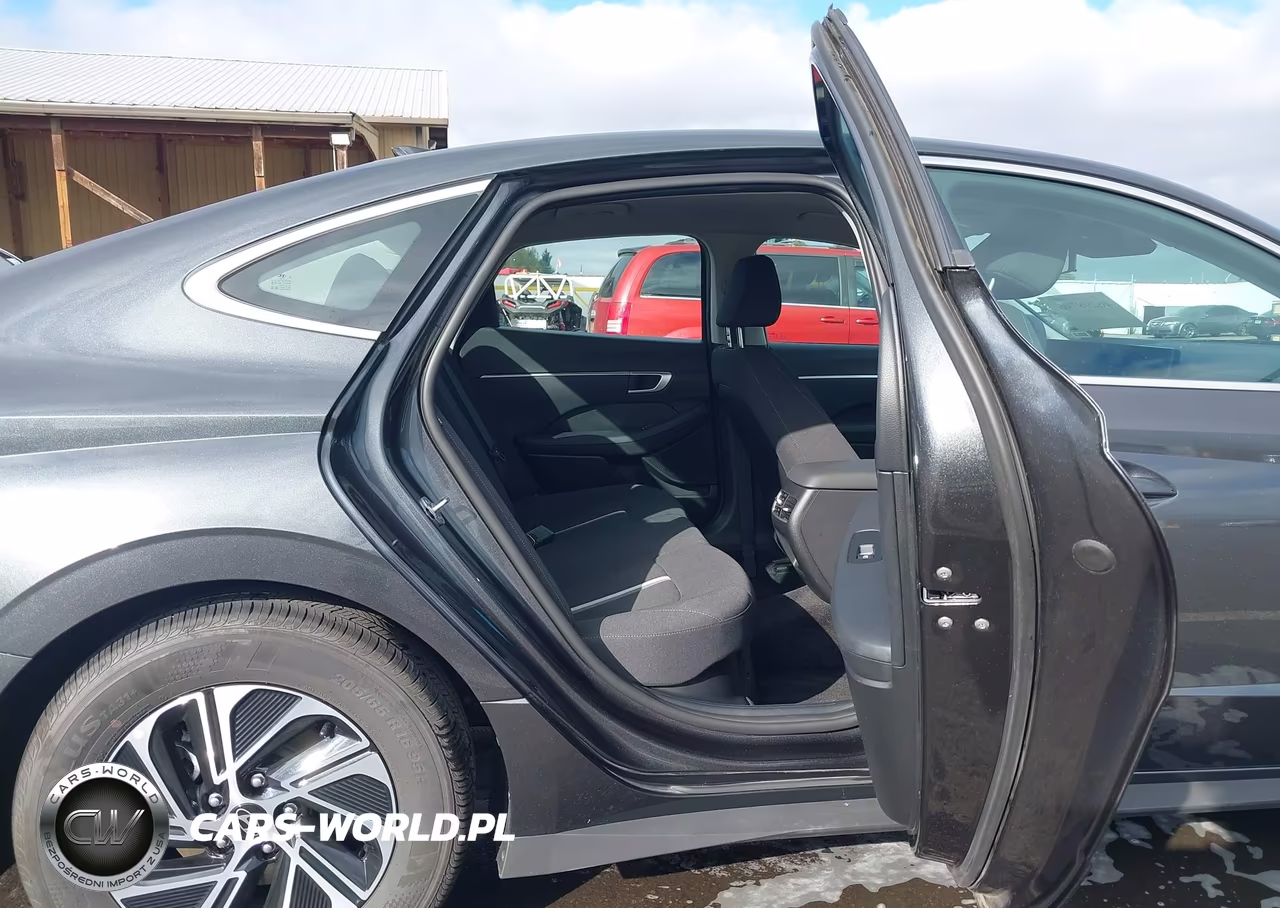 2026 Hyundai Sonata Hybrid Blue VIN:KMHL24JJ4TA157563 - 8