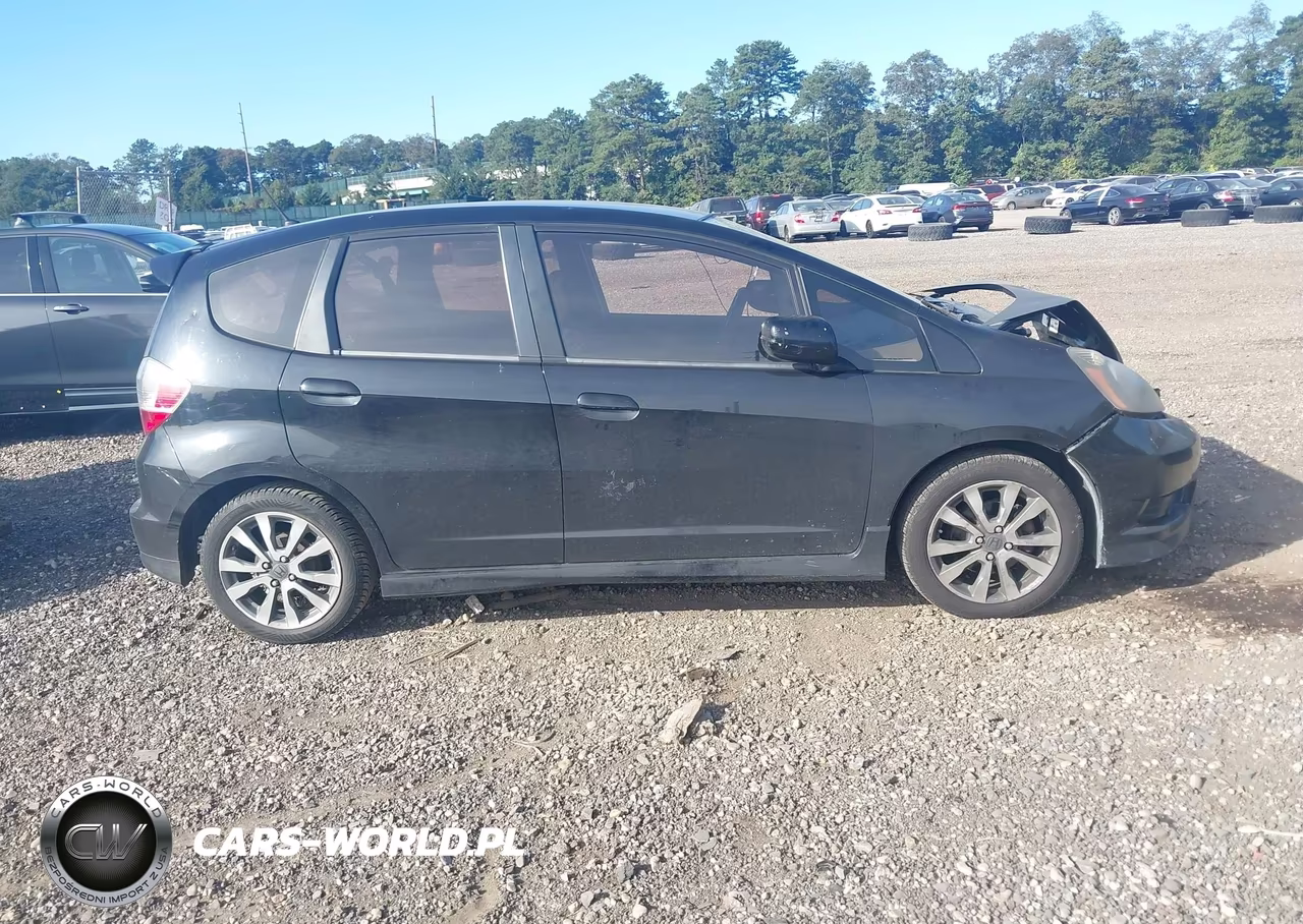 2013 Honda Fit Sport VIN:JHMGE8H50DC071023 - 13