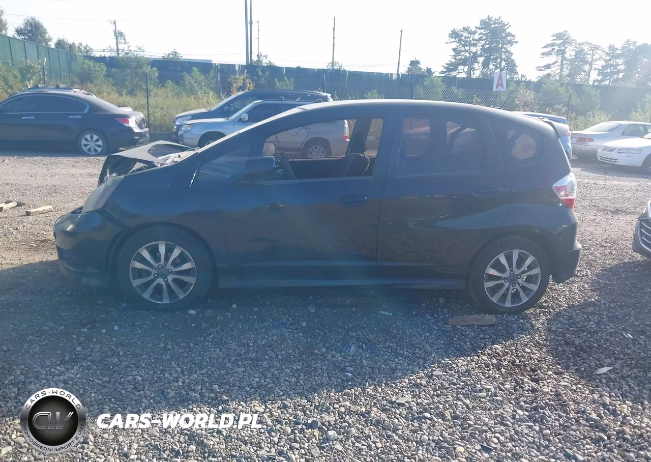 2013 Honda Fit Sport VIN:JHMGE8H50DC071023 - 14