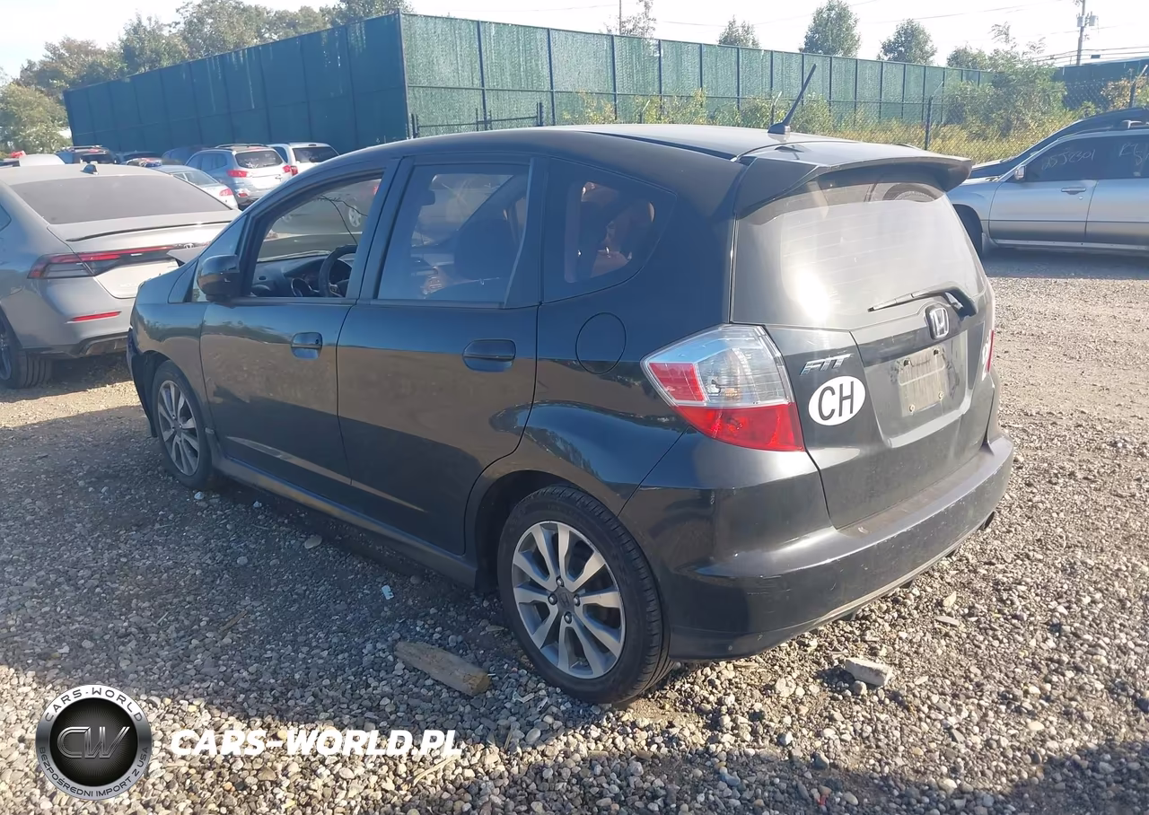 2013 Honda Fit Sport VIN:JHMGE8H50DC071023 - 3