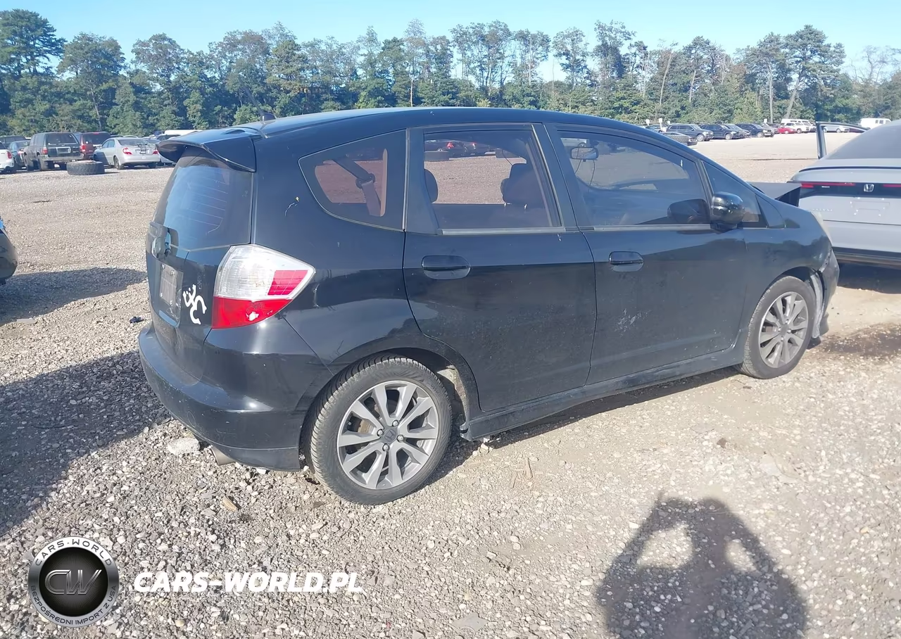 2013 Honda Fit Sport VIN:JHMGE8H50DC071023 - 4