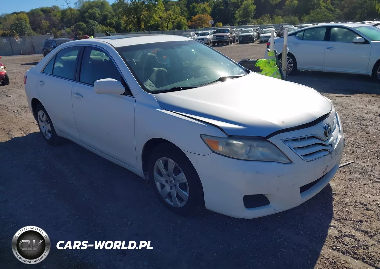 2010 Toyota Camry Le – zdjęcie 1 z 12