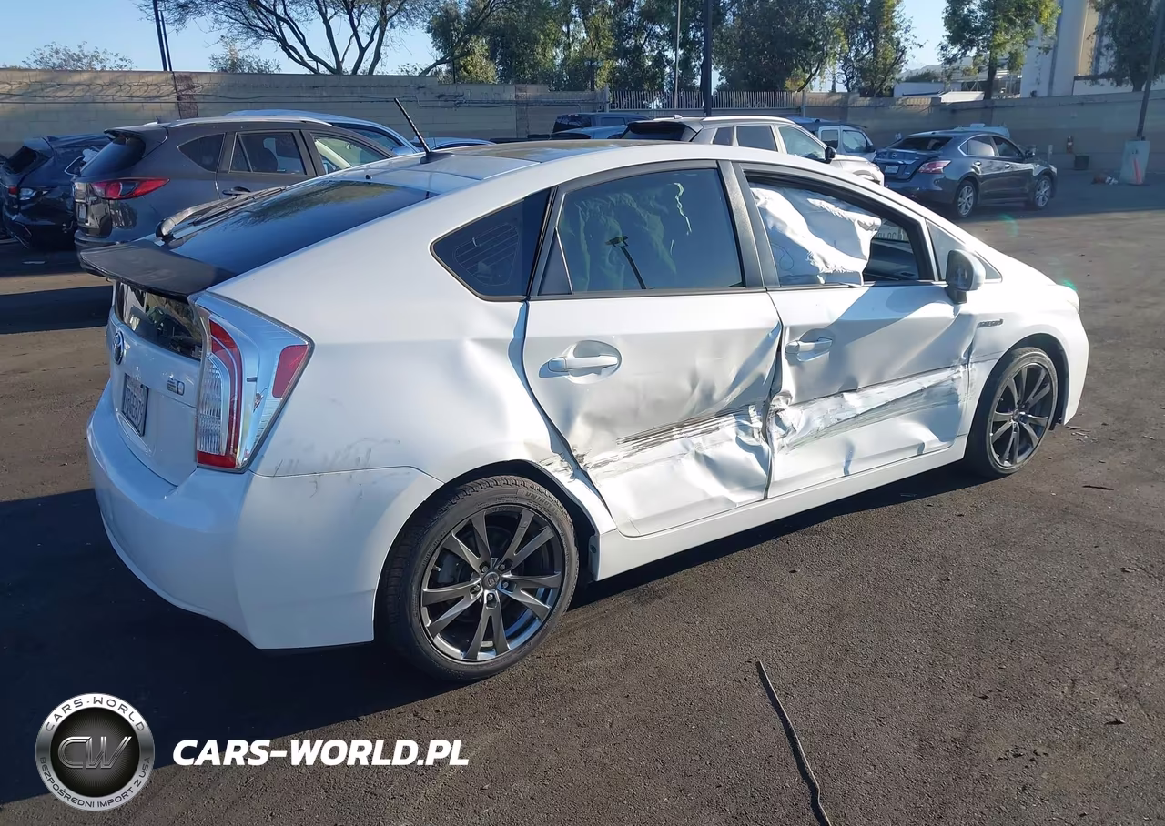 2013 Toyota Prius Four VIN:JTDKN3DU1D5639425 - 4