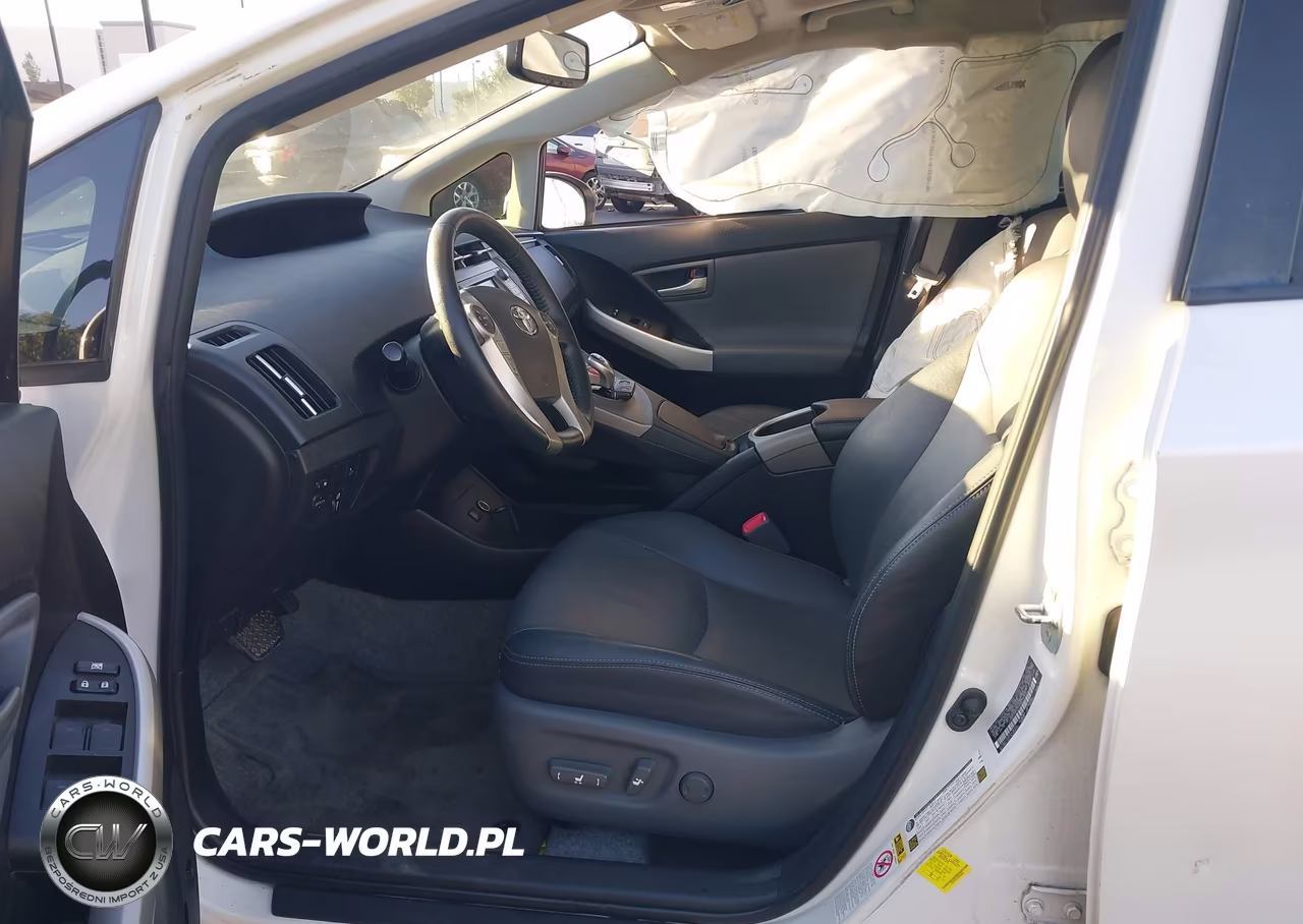 2013 Toyota Prius Four VIN:JTDKN3DU1D5639425 - 5