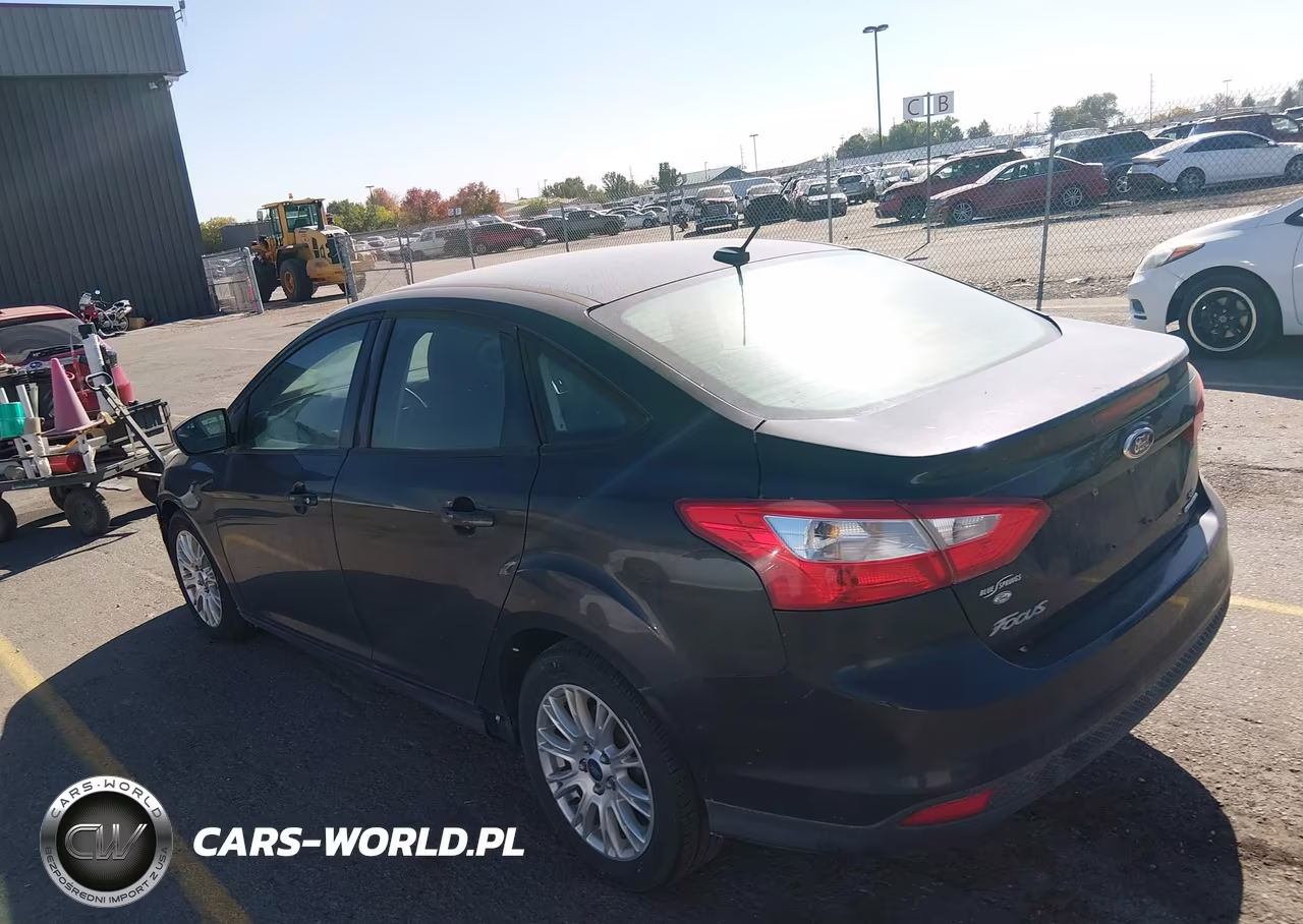 2012 Ford Focus Se VIN:1FAHP3F24CL424671 - 3