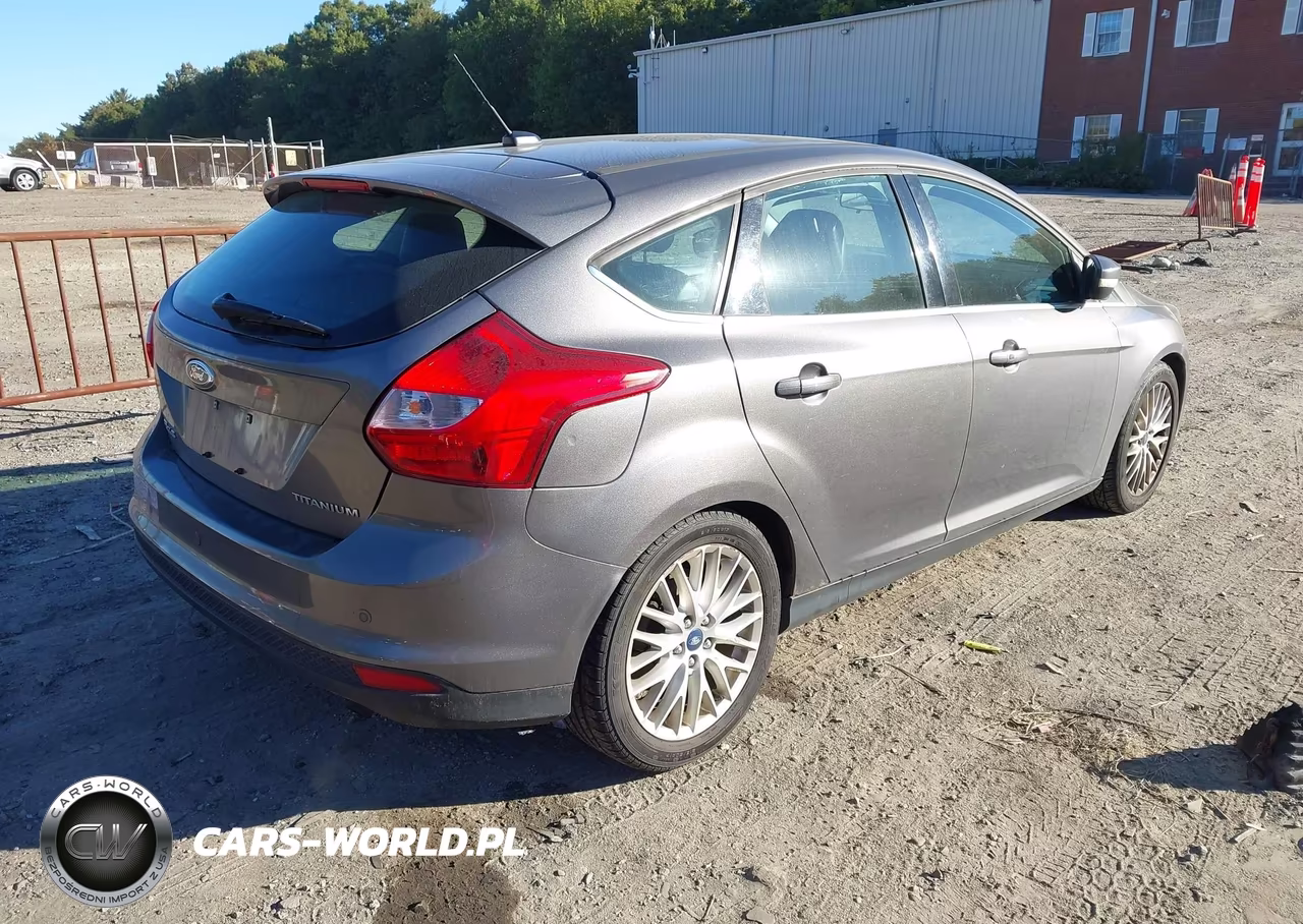 2014 Ford Focus Titanium VIN:1FADP3N20EL102225 - 4