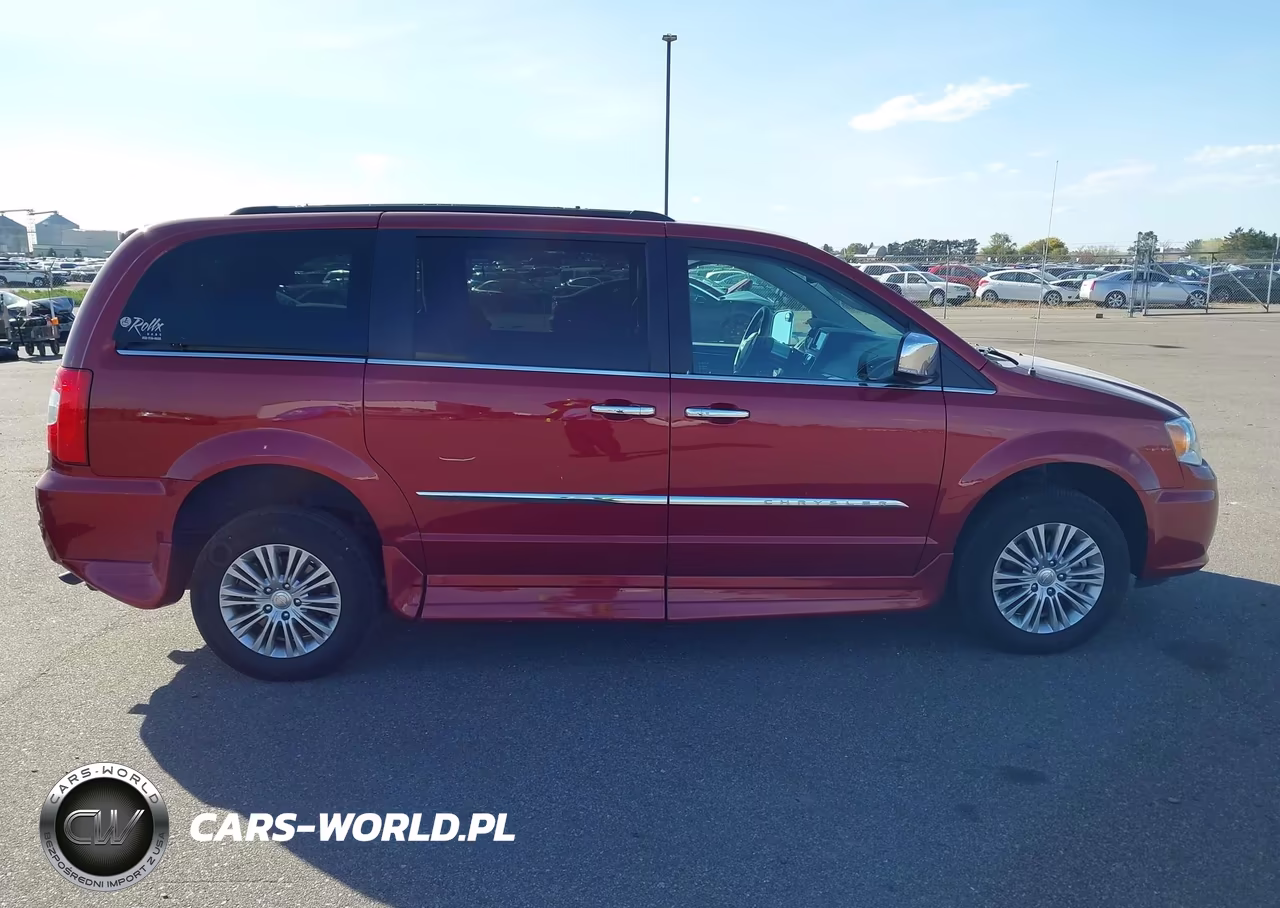 2015 Chrysler Town & Country Touring-L VIN:2C4RC1CG9FR583082 - 14