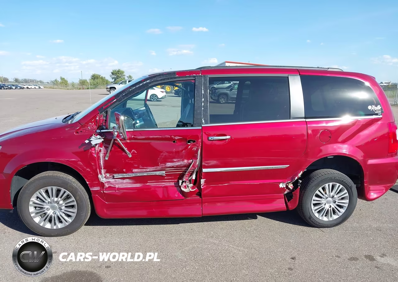 2015 Chrysler Town & Country Touring-L VIN:2C4RC1CG9FR583082 - 6