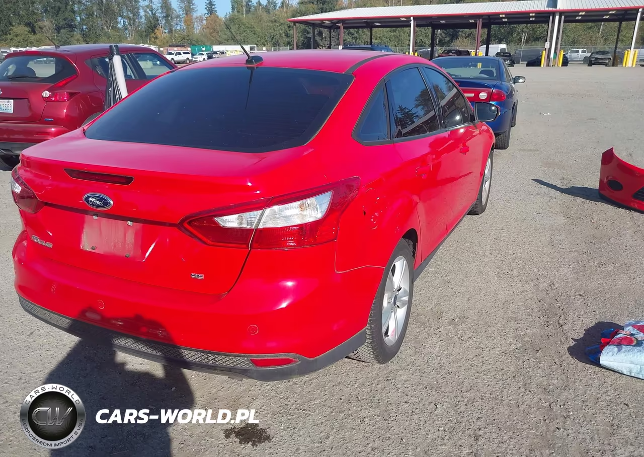 2014 Ford Focus Se VIN:1FADP3F24EL238369 - 4
