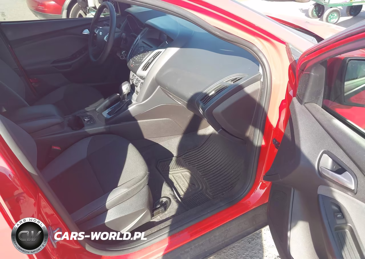 2014 Ford Focus Se VIN:1FADP3F24EL238369 - 5