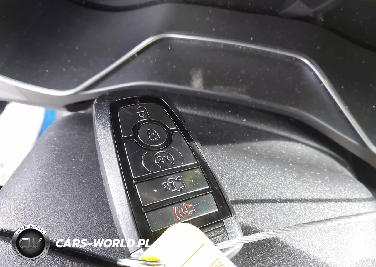 2017 Ford Fusion Hybrid Titanium VIN:3FA6P0RU9HR138083 - 11
