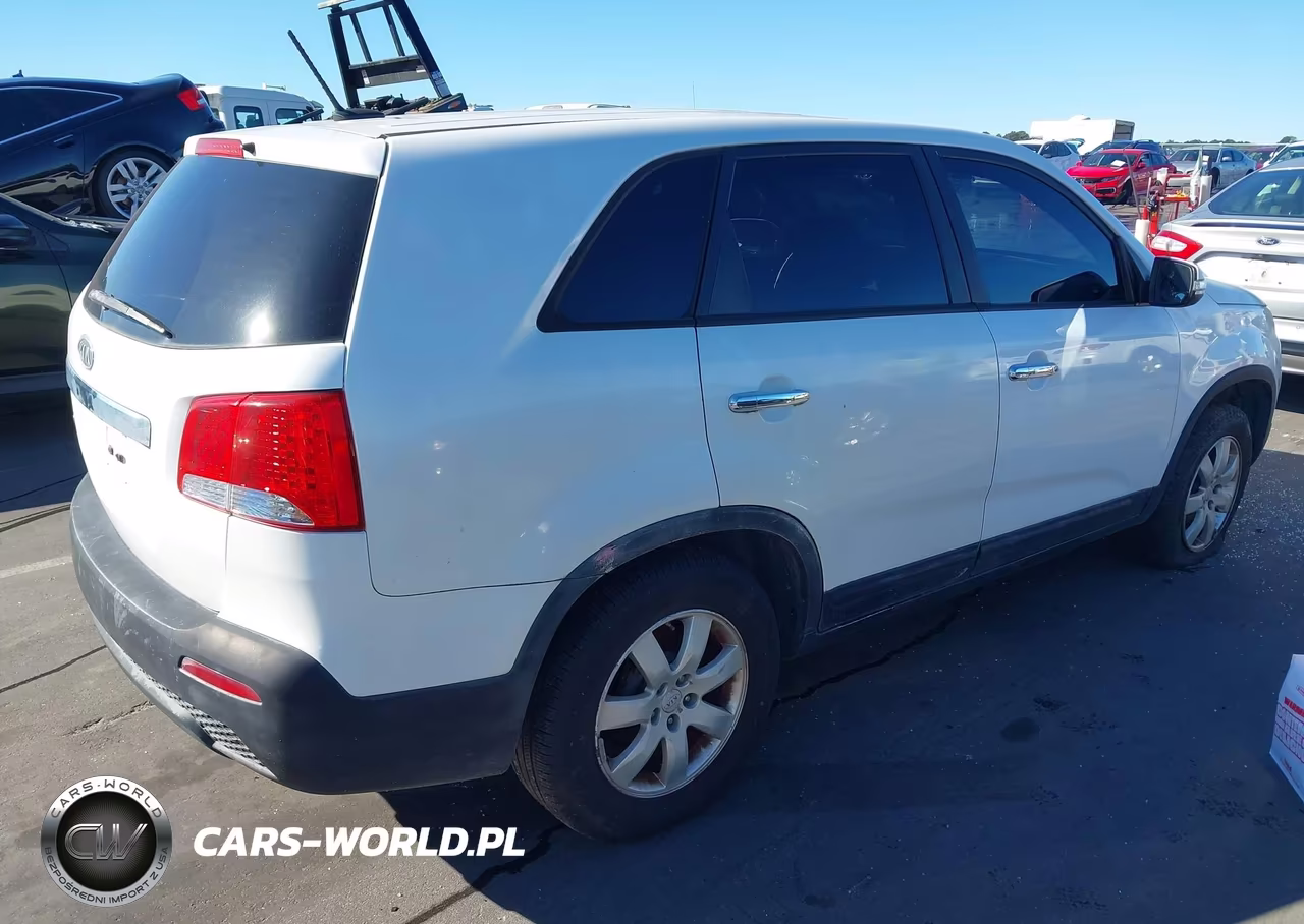 2011 Kia Sorento Lx VIN:5XYKT3A15BG184325 - 4