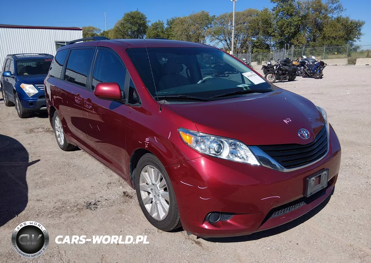 2013 Toyota Sienna Le 7 Passenger