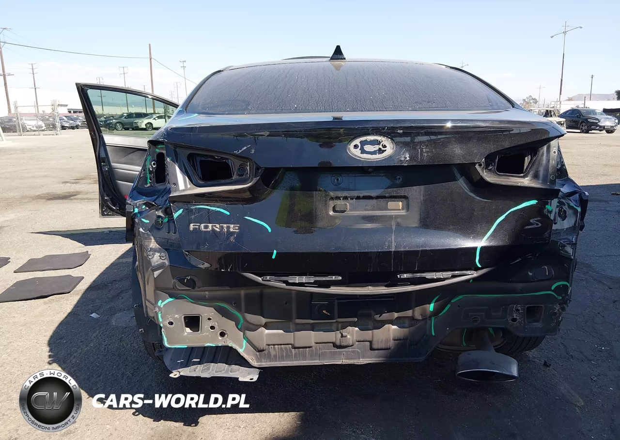 2018 Kia Forte S VIN:3KPFL4A73JE188431 - 6