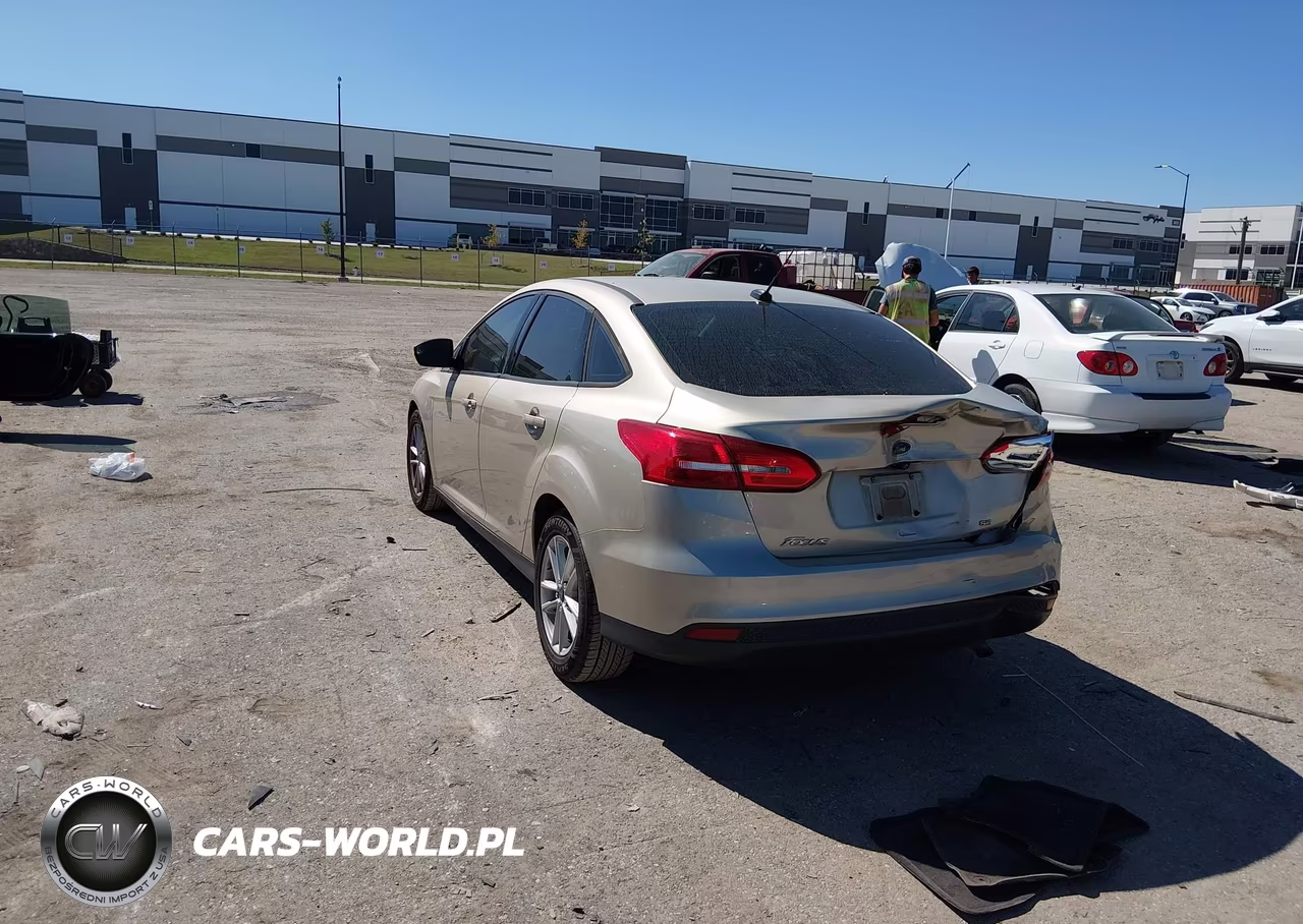 2017 Ford Focus Se VIN:1FADP3F2XHL263362 - 3