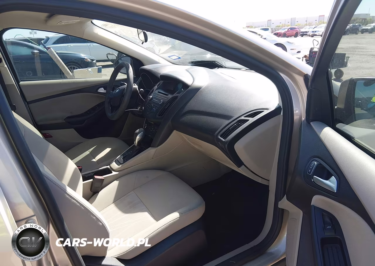 2017 Ford Focus Se VIN:1FADP3F2XHL263362 - 5