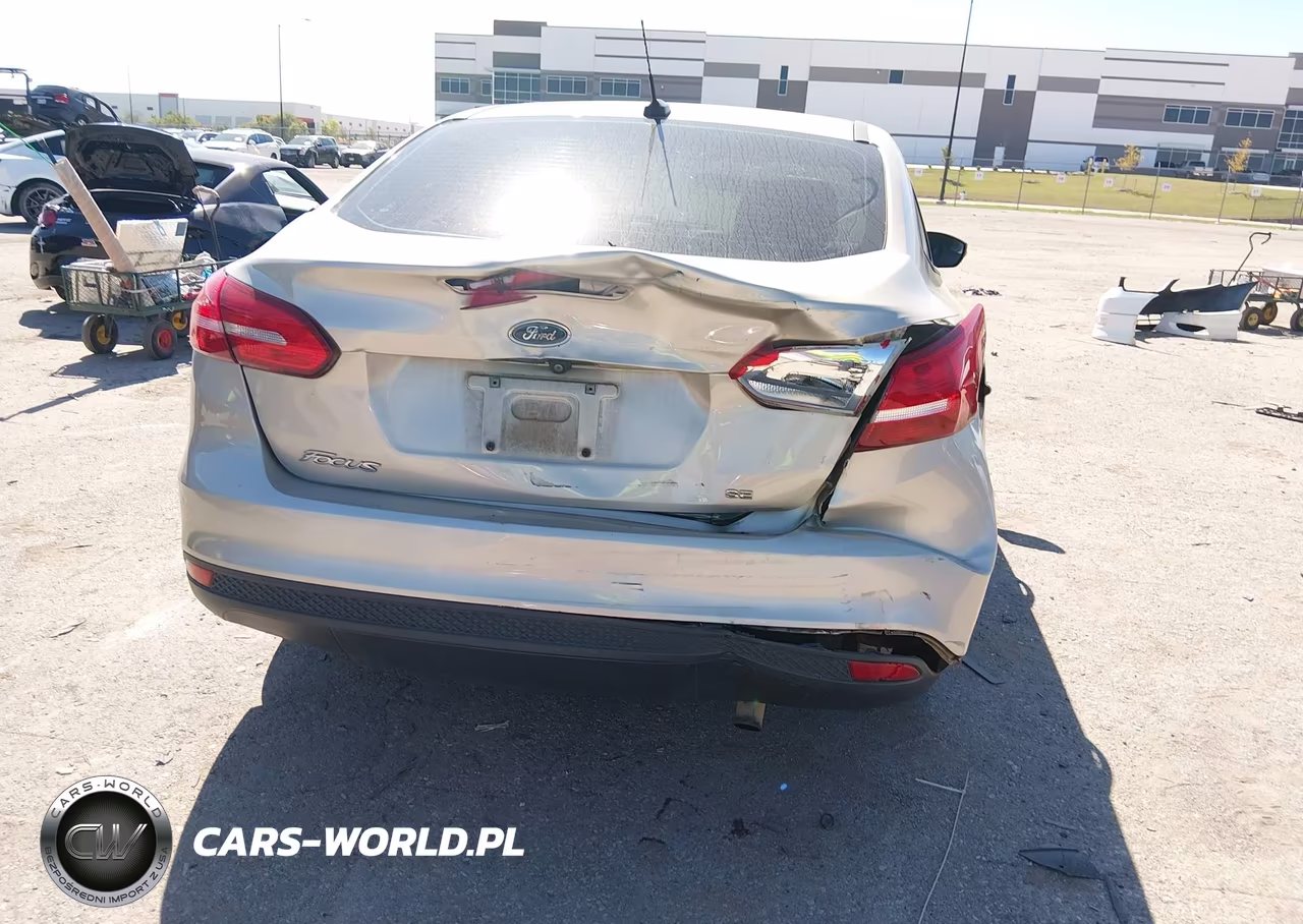 2017 Ford Focus Se VIN:1FADP3F2XHL263362 - 6