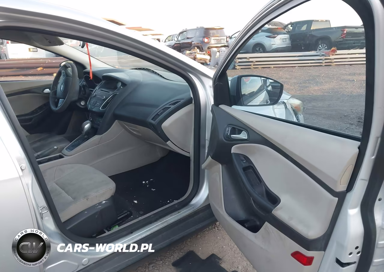 2015 Ford Focus Se VIN:1FADP3F22FL343333 - 5