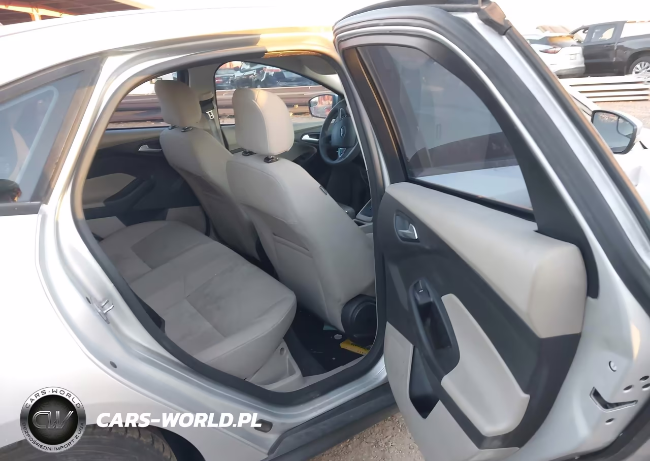 2015 Ford Focus Se VIN:1FADP3F22FL343333 - 8