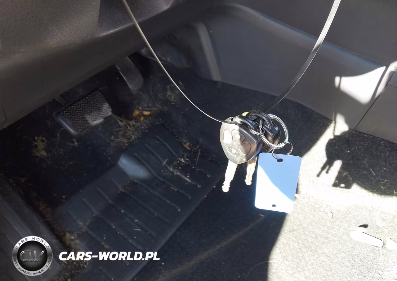 2010 Pontiac Vibe VIN:5Y2SM6E04AZ409382 - 11