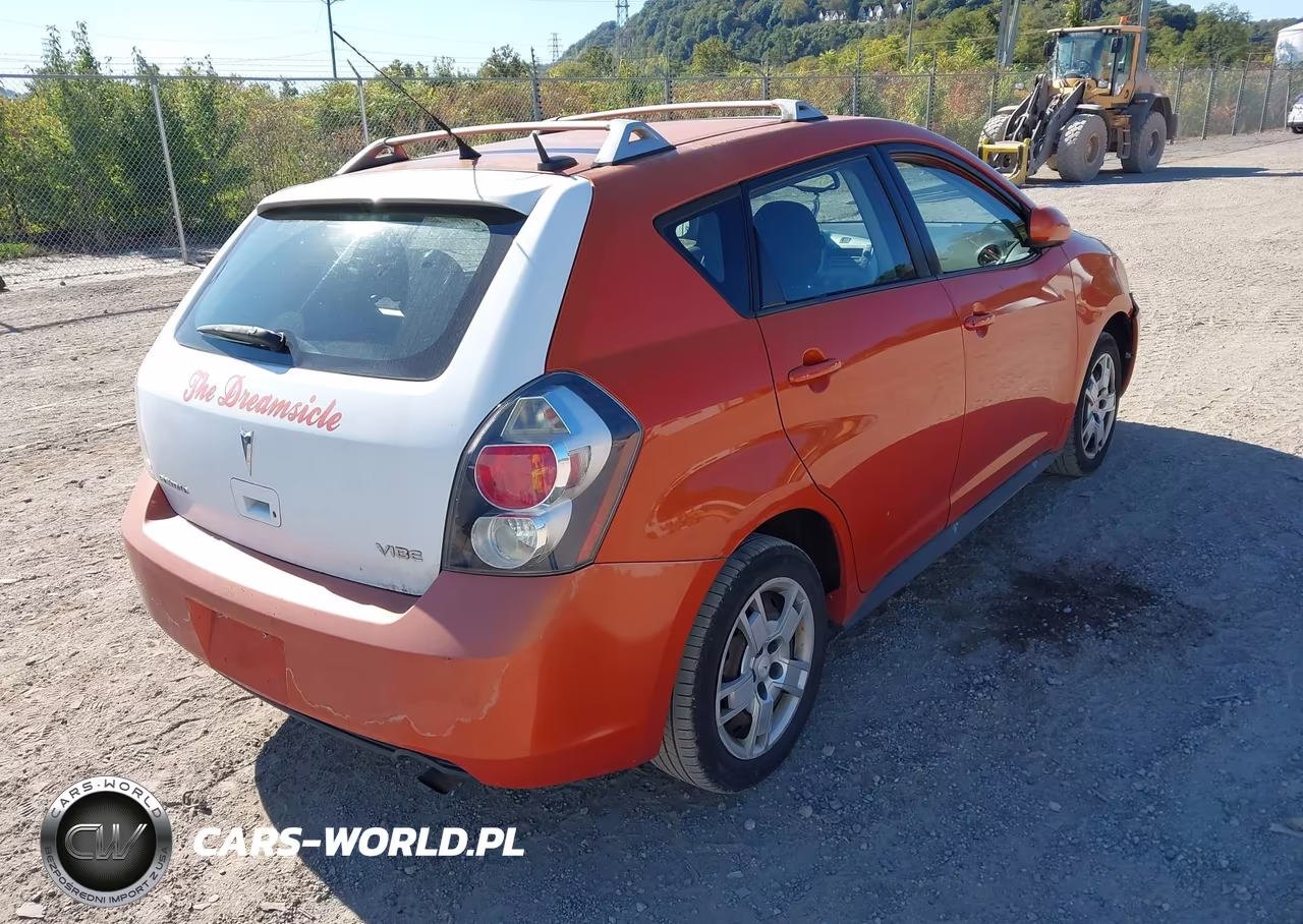 2010 Pontiac Vibe VIN:5Y2SM6E04AZ409382 - 4