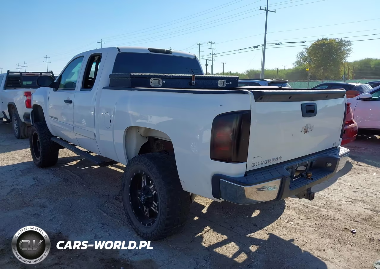 2008 Chevrolet Silverado VIN:1GCEC190X8Z236281 - 3