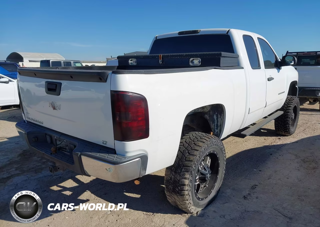 2008 Chevrolet Silverado VIN:1GCEC190X8Z236281 - 4