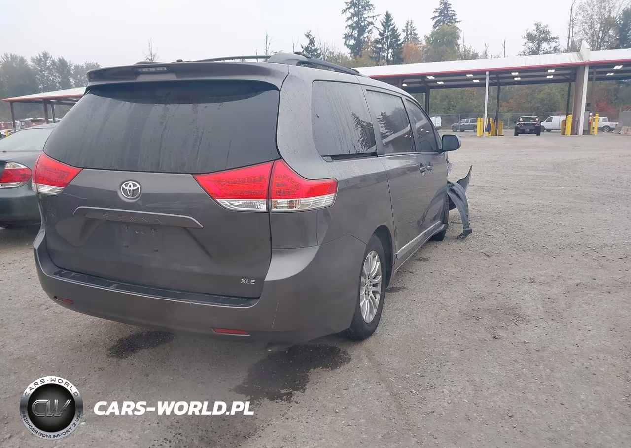 2011 Toyota Sienna Xle V6 VIN:5TDYK3DC2BS159153 - 4