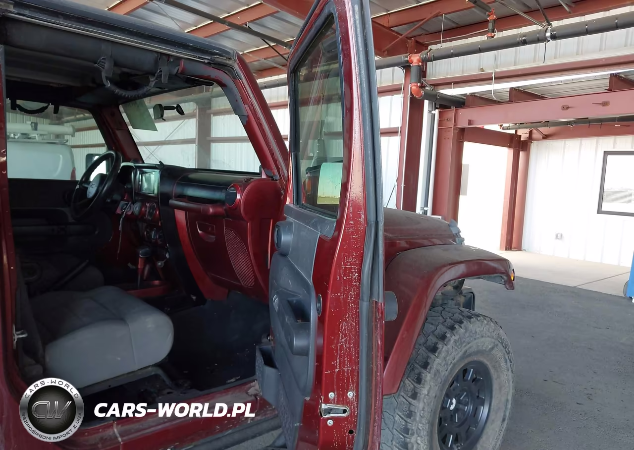 2009 Jeep Wrangler Unlimited Sahara VIN:1J4GA591X9L756364 - 5