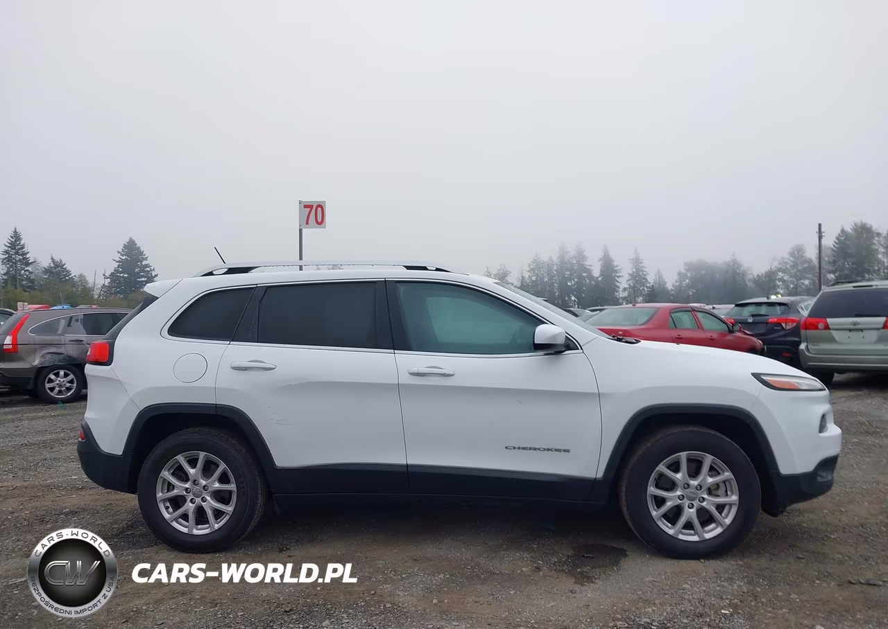 2018 Jeep Cherokee Latitude 4X4 VIN:1C4PJMCB6JD528653 - 13