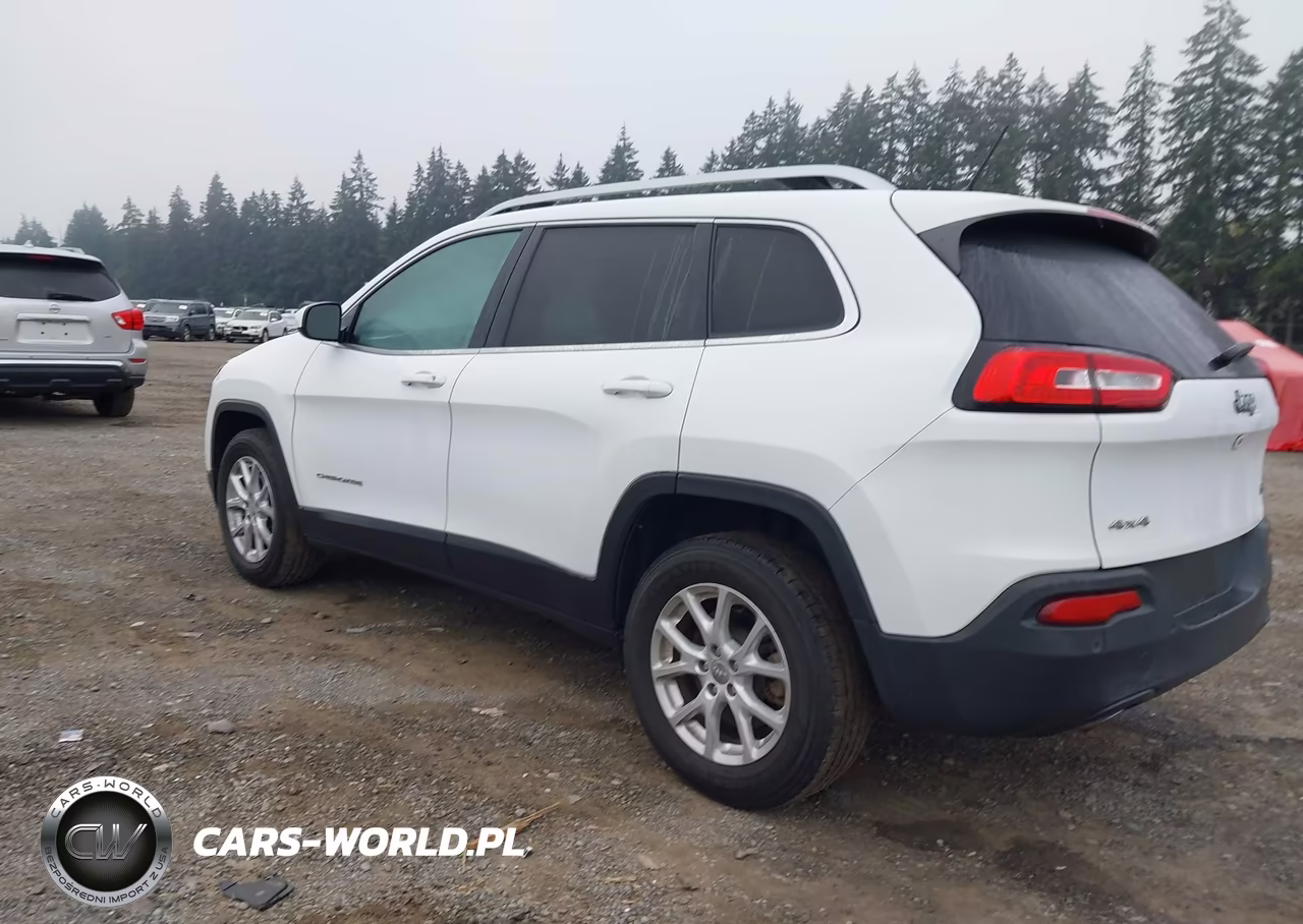 2018 Jeep Cherokee Latitude 4X4 VIN:1C4PJMCB6JD528653 - 3