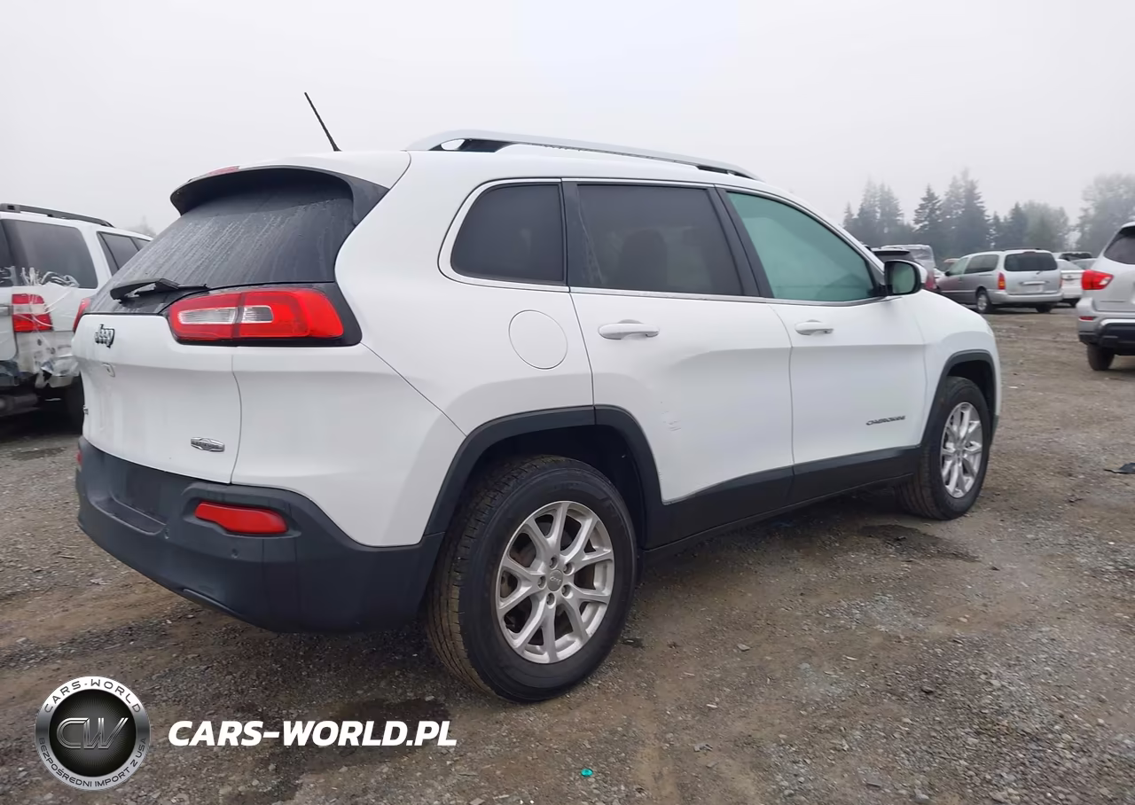 2018 Jeep Cherokee Latitude 4X4 VIN:1C4PJMCB6JD528653 - 4