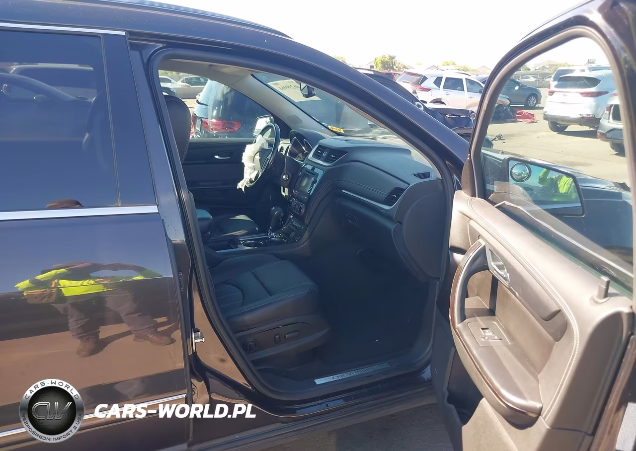 2017 Chevrolet Traverse Premier VIN:1GNKRJKD5HJ120524 - 5