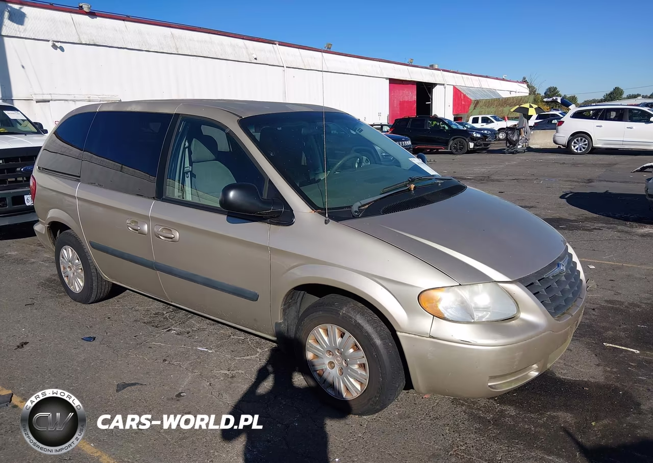 2005 Chrysler Town & Country VIN:1C4GP45R35B196245 - 1
