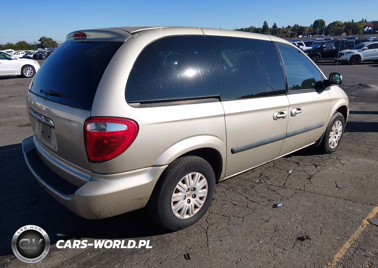 2005 Chrysler Town & Country VIN:1C4GP45R35B196245 - 4