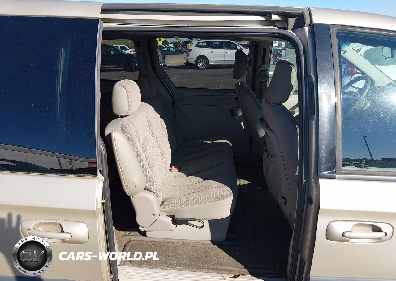 2005 Chrysler Town & Country VIN:1C4GP45R35B196245 - 8