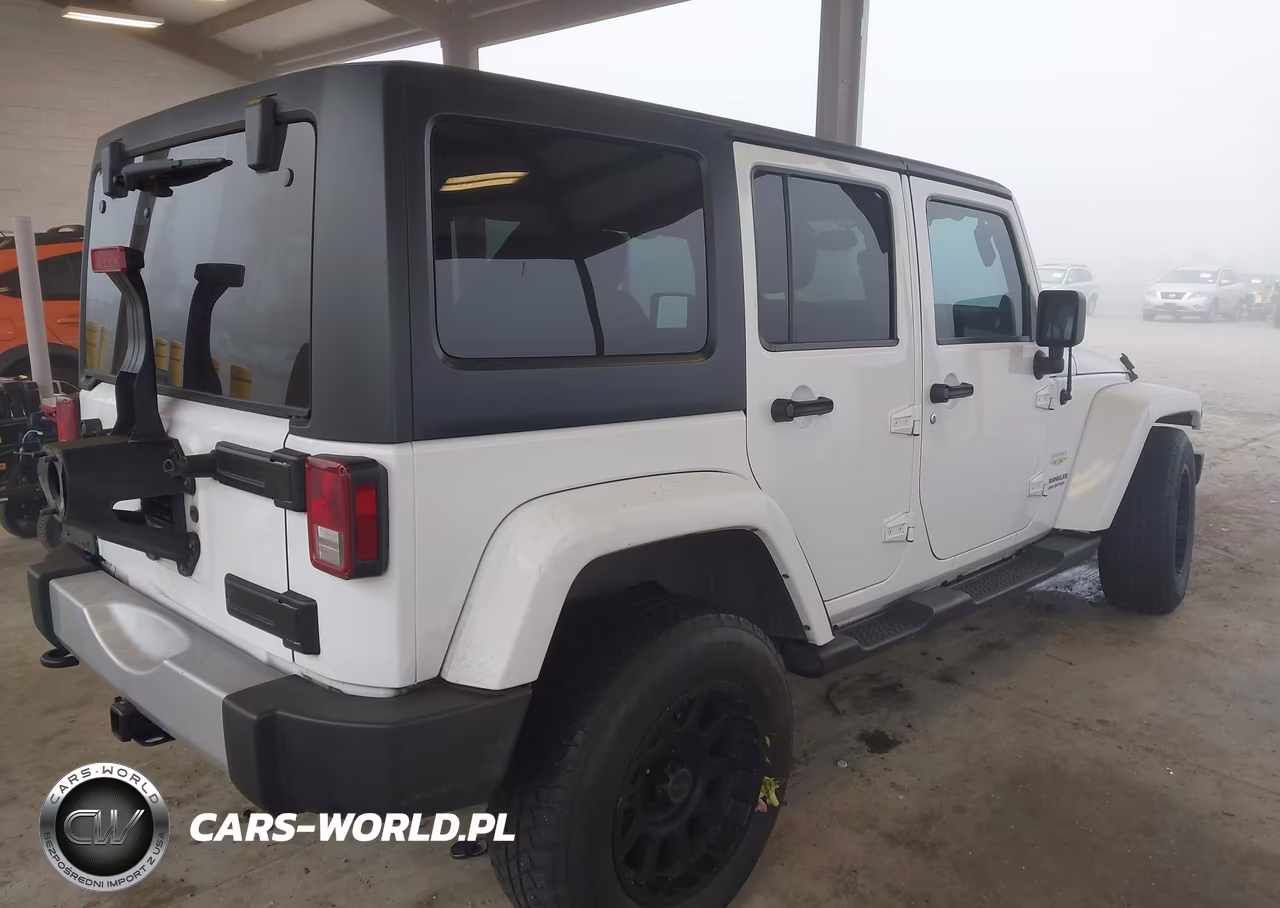 2013 Jeep Wrangler Unlimited Sahara VIN:1C4BJWEG9DL680242 - 4