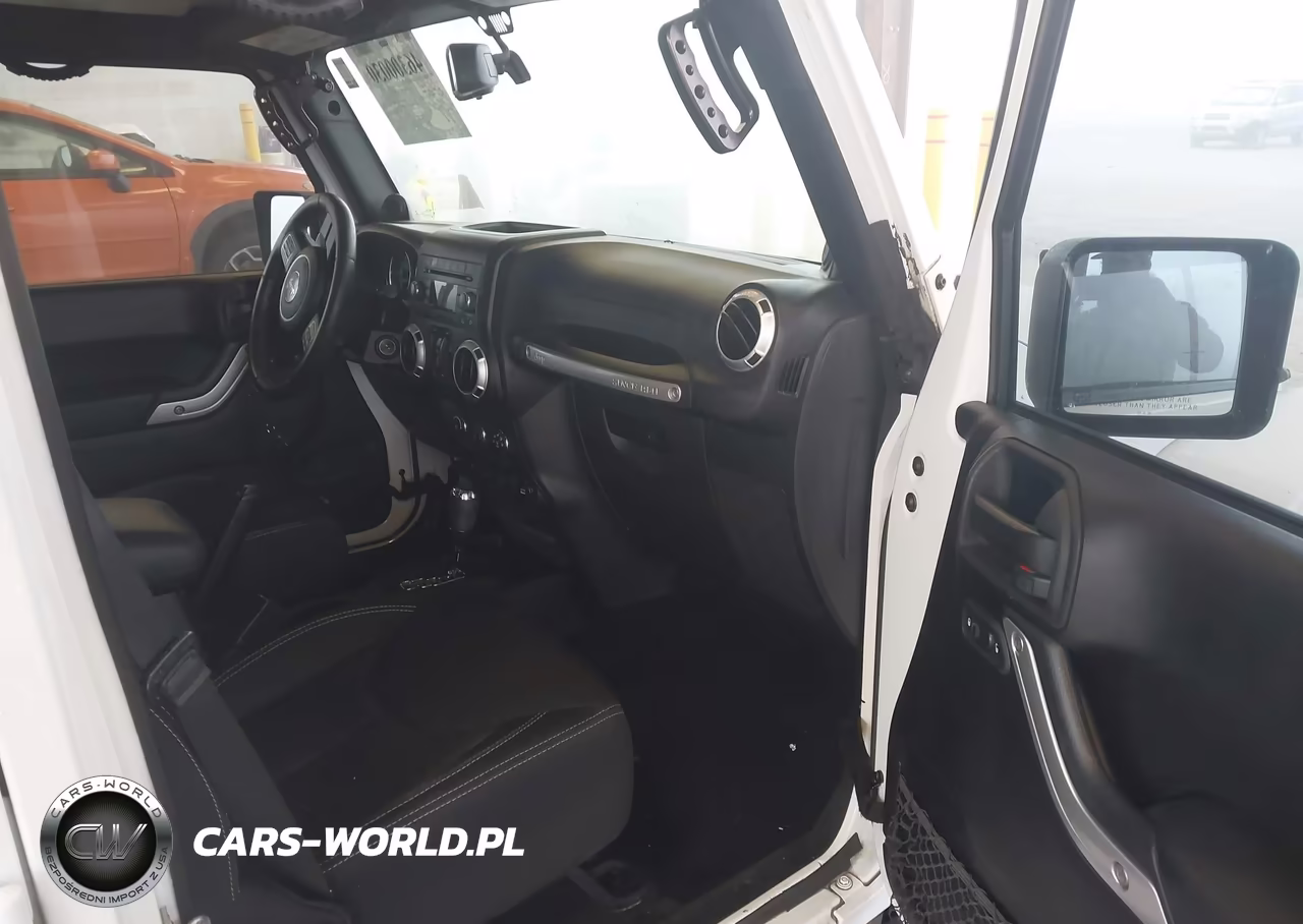 2013 Jeep Wrangler Unlimited Sahara VIN:1C4BJWEG9DL680242 - 5