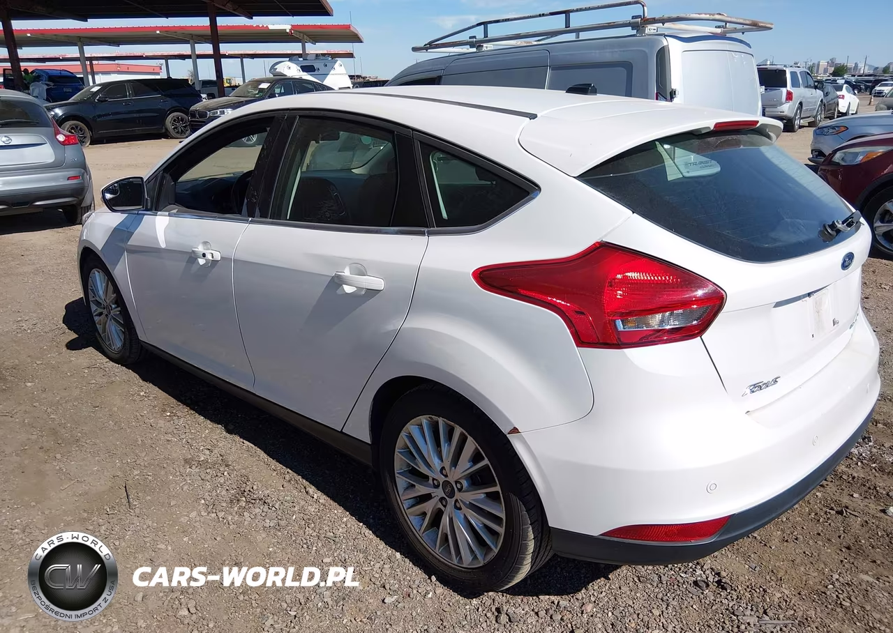 2017 Ford Focus Titanium VIN:1FADP3N26HL230277 - 3