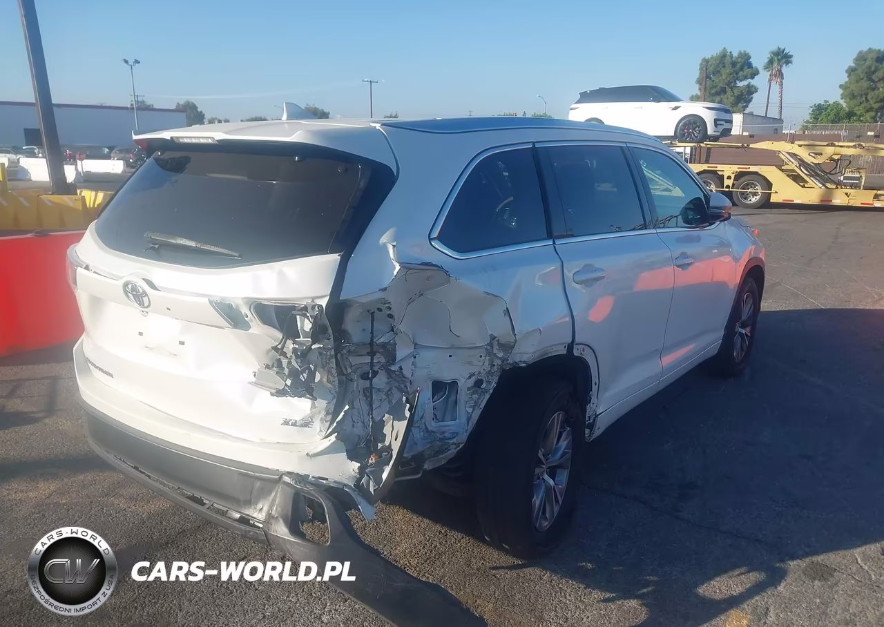 2015 Toyota Highlander Xle V6 VIN:5TDKKRFH4FS074659 - 4