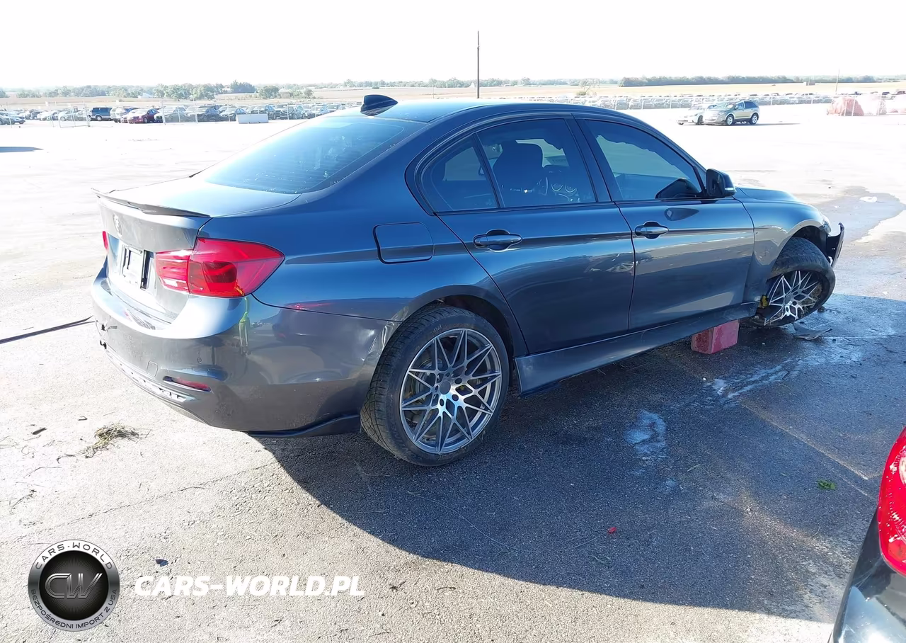 2018 BMW 330I xDrive VIN:WBA8D9C51JA615880 - 4