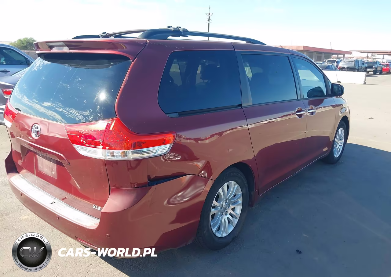 2014 Toyota Sienna Xle V6 8 Passenger VIN:5TDYK3DC3ES509622 - 4
