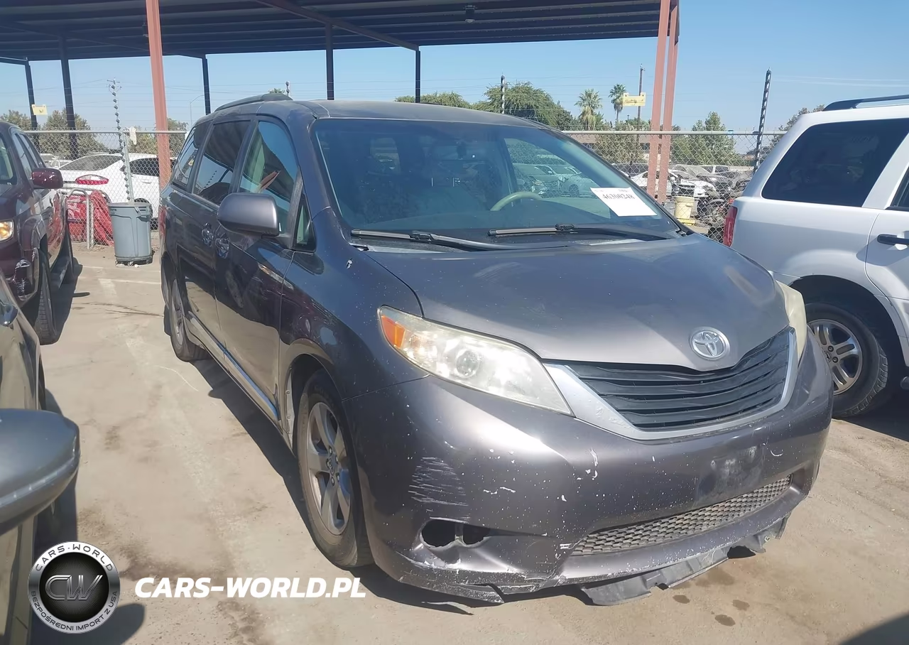2011 Toyota Sienna Le V6 – zdjęcie 1 z 12