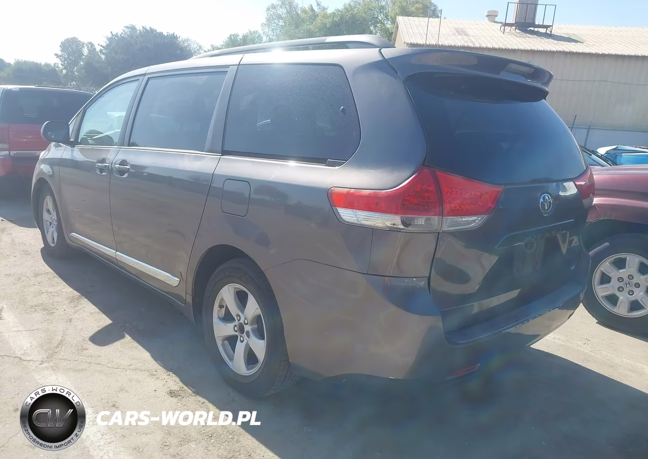 2011 Toyota Sienna Le V6 VIN:5TDKK3DC6BS103173 - 3