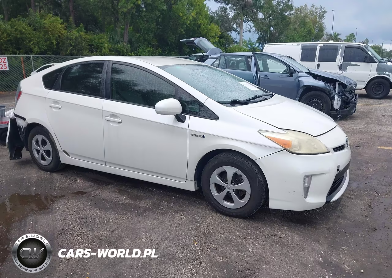 2013 Toyota Prius Two VIN:JTDKN3DU1D5557839 - 1