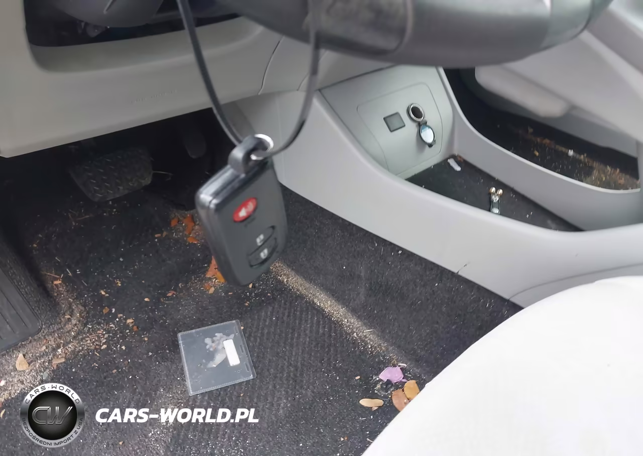 2013 Toyota Prius Two VIN:JTDKN3DU1D5557839 - 11