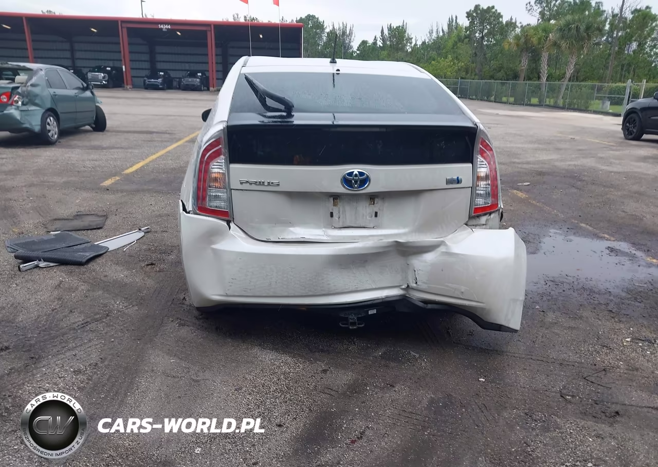 2013 Toyota Prius Two VIN:JTDKN3DU1D5557839 - 16