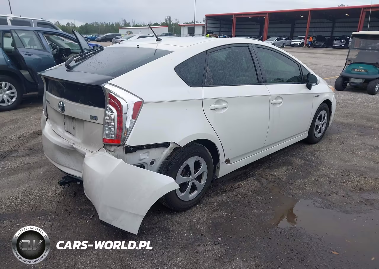 2013 Toyota Prius Two VIN:JTDKN3DU1D5557839 - 4