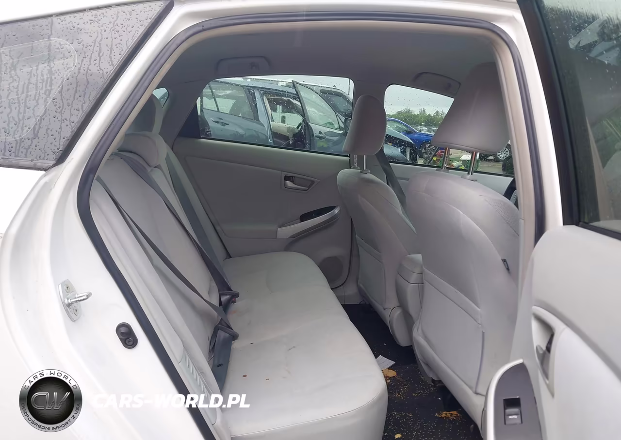 2013 Toyota Prius Two VIN:JTDKN3DU1D5557839 - 8